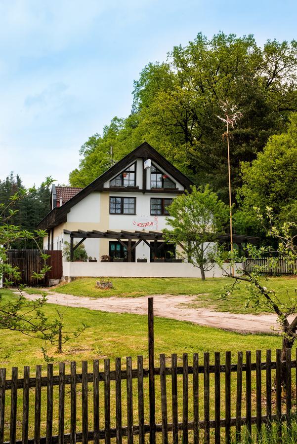 Penzion U Kostela Mlaka Exterior photo